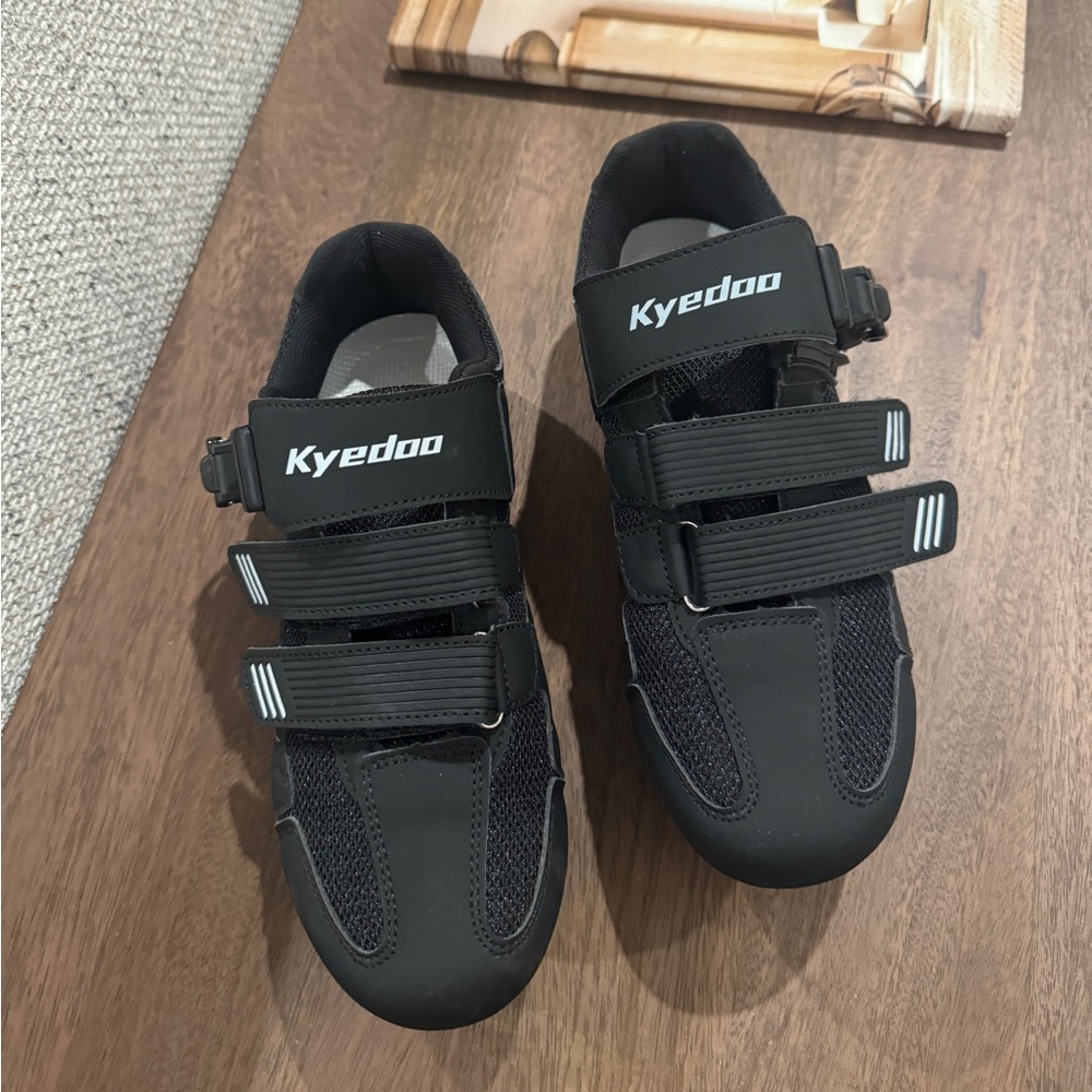 Cycling shoe peloton compatible